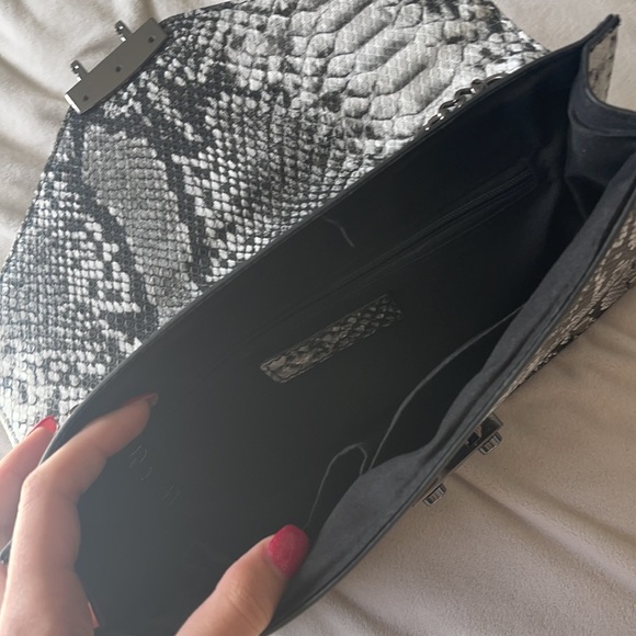 Badgley Mischka snake print purse only used once - Picture 3 of 5